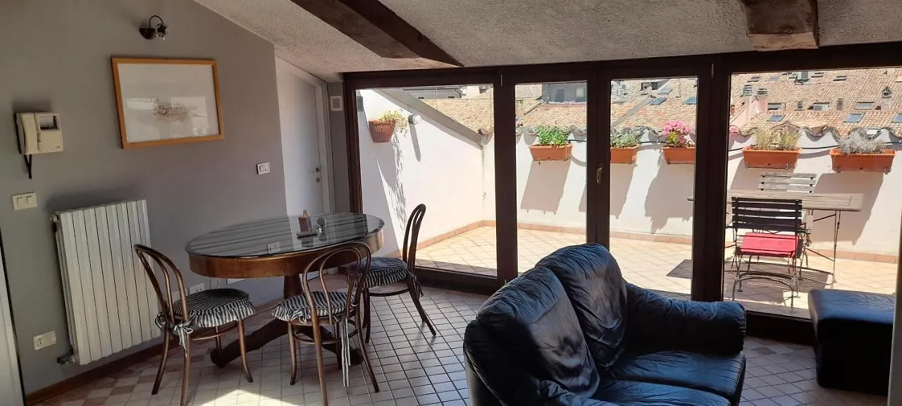 Corte Cavour. Una Mansarda Nel Cuore Della Citta Rávena Apartamento