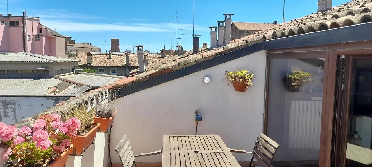 Corte Cavour. Una Mansarda Nel Cuore Della Citta Rávena Apartamento